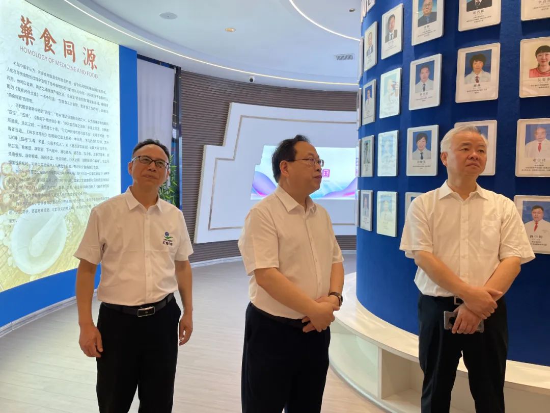湖南省中醫藥研究院葛金文院長和邵陽市各級領導專家蒞臨天香生物產業園考察指導