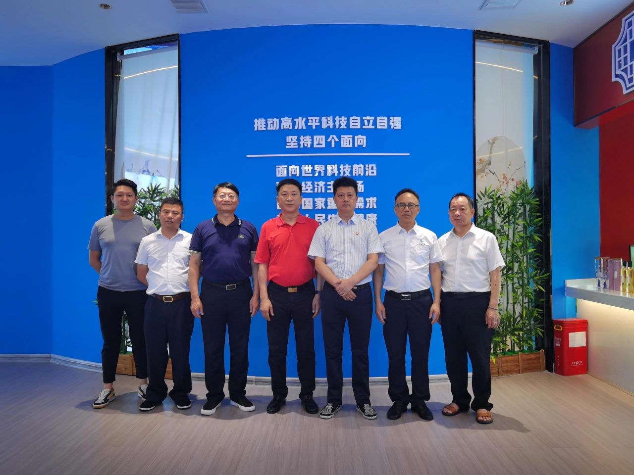 市人大羅早林主任陪同農業農村部鄉村振興專家一行到邵陽紅出貨倉-天香生物產業園考察指導