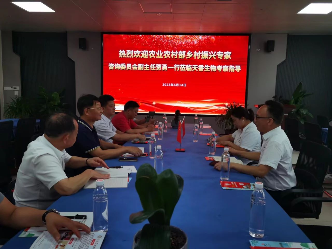 市人大羅早林主任陪同農業農村部鄉村振興專家一行到邵陽紅出貨倉-天香生物產業園考察指導