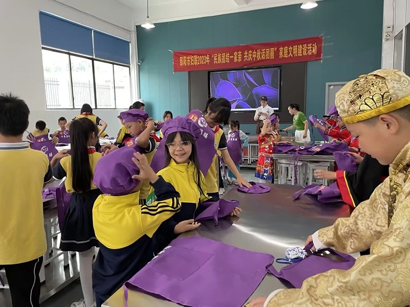 邵陽市五里牌小學(xué)“民族團結(jié)話中秋”活動在玖味中醫(yī)藥膳研學(xué)實踐教育基地順利舉行