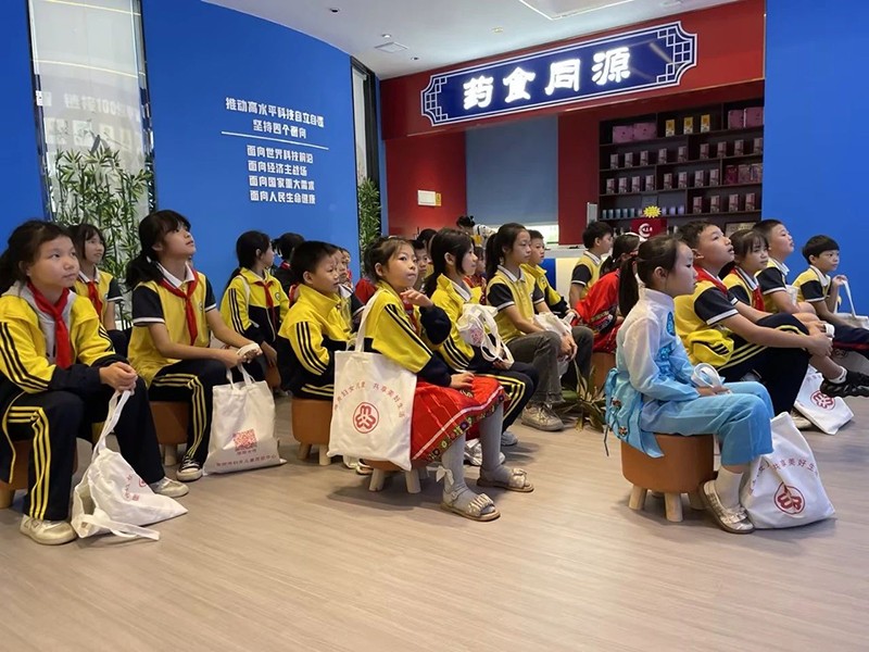 邵陽市五里牌小學(xué)“民族團結(jié)話中秋”活動在玖味中醫(yī)藥膳研學(xué)實踐教育基地順利舉行