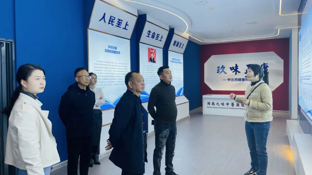 種下梧桐樹，引得鳳凰來