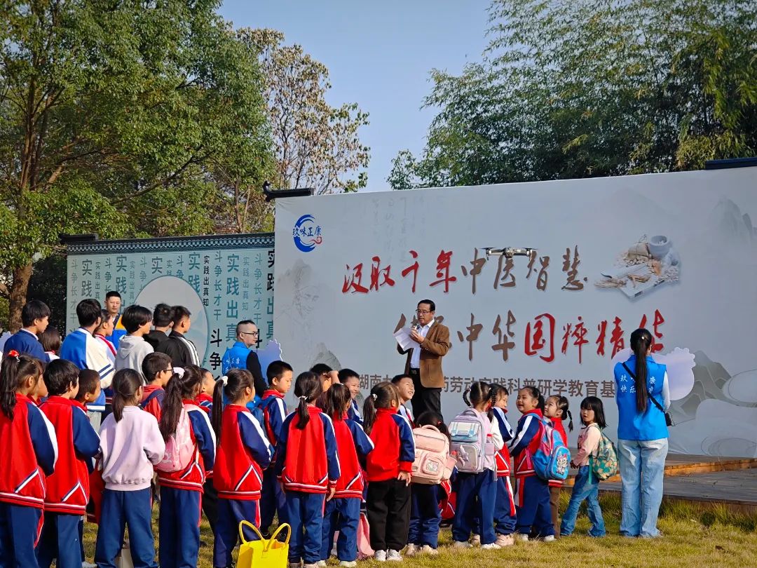 雙清區(qū)“愛心護航，助夢成長”