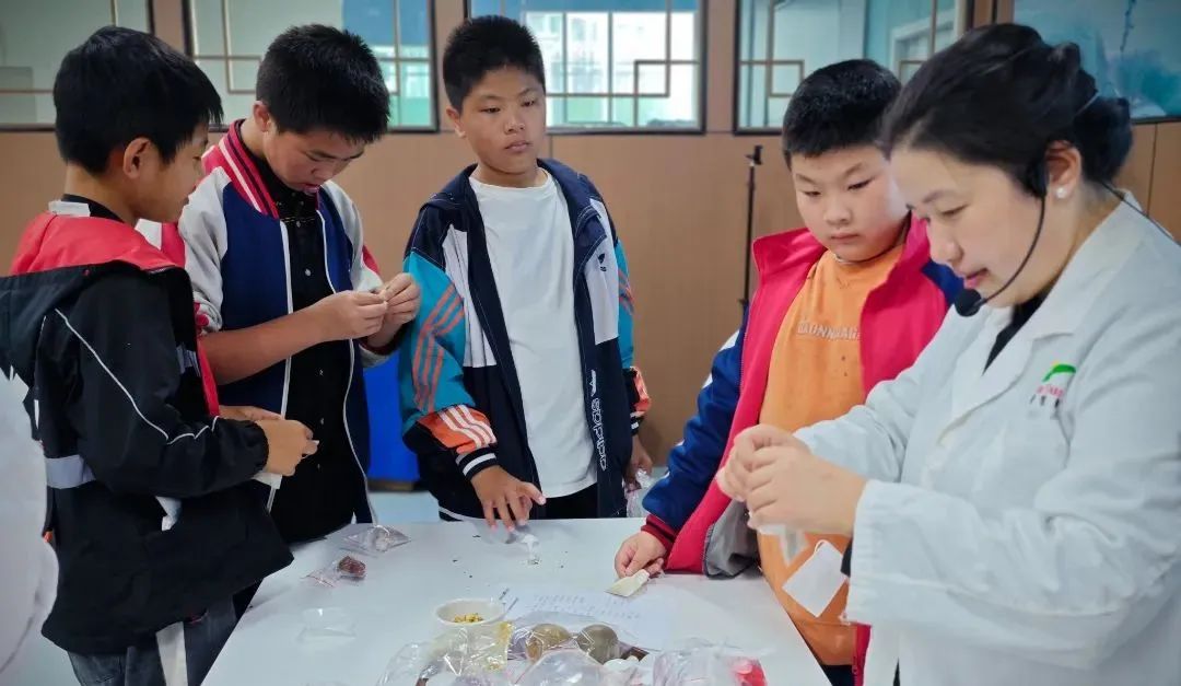 雙清區(qū)“愛心護航，助夢成長”